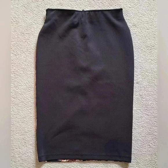 ❤️ Pretty Floral H&M Pencil Skirt - Picture 2 of 9